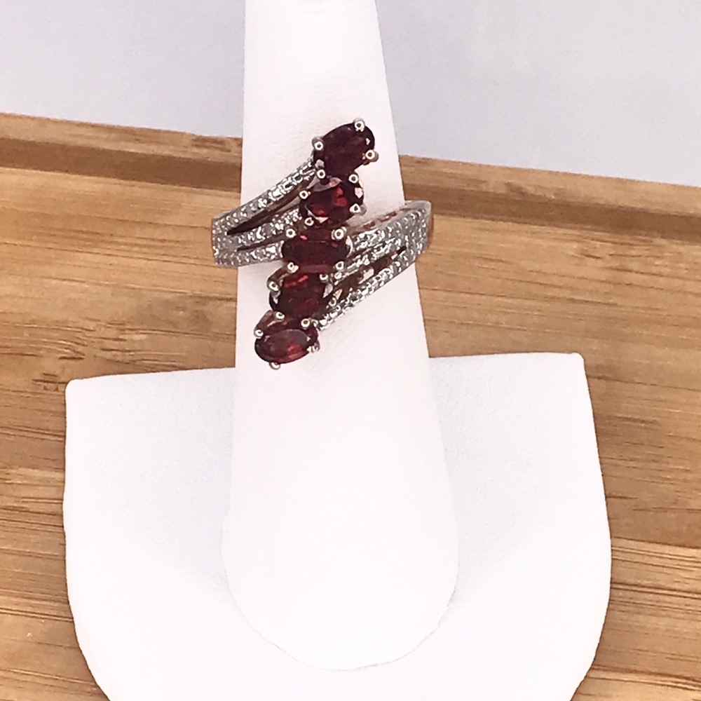 Garnet And Diamond Ring